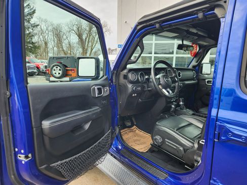 Used 2018 Jeep Wrangler Unlimited Sahara w/ Dual Top Group image 25