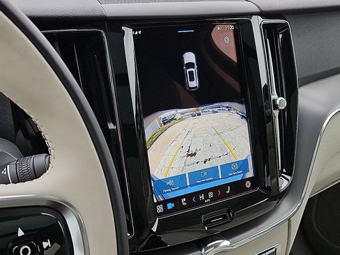 Certified 2024 Volvo XC60 B5 Core w/ Climate Package image 19