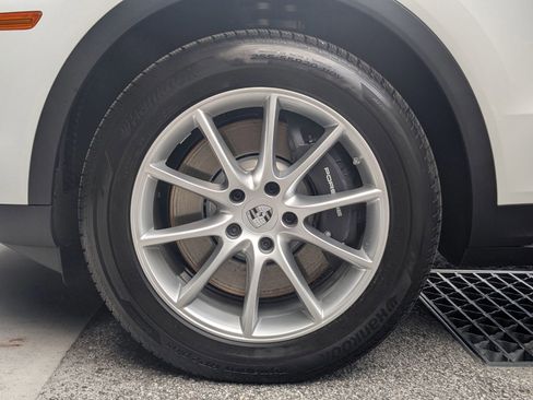 Used 2025 Porsche Cayenne E-Hybrid image 30