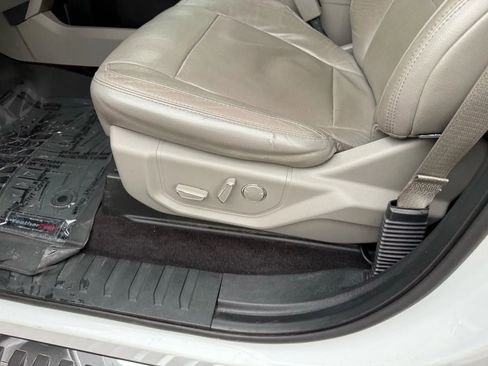 Used 2015 Ford F150 Lariat image 14