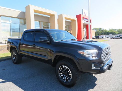 Used 2020 Toyota Tacoma TRD Sport image 1