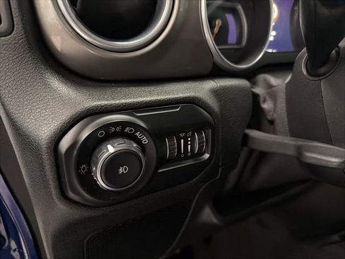 Used 2018 Jeep Wrangler Unlimited Sahara w/ Safety Group image 18