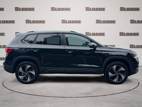 Used 2024 Volkswagen Taos SE w/ Panoramic Sunroof Package AWD/4WD image 6