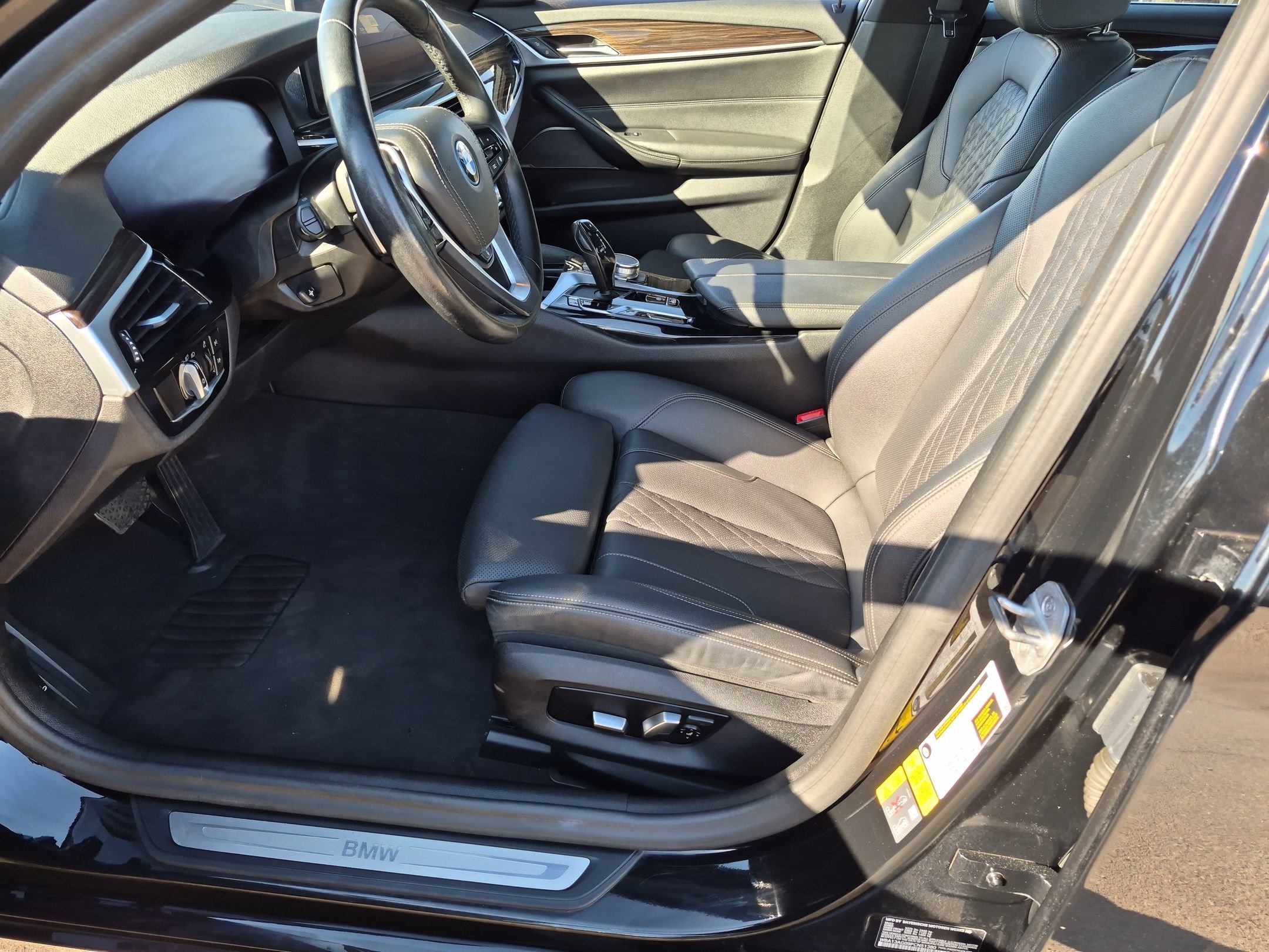 Used 2023 BMW 530e RWD image 13