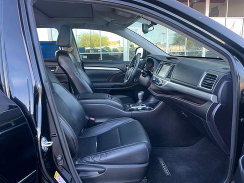 Used 2015 Toyota Highlander XLE image 19