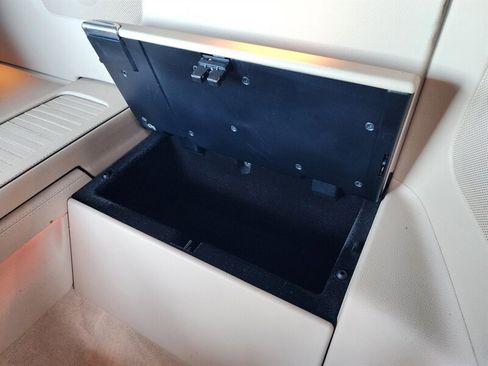 Used 2016 Mercedes-Benz SL 550 w/ Driver Assistance Package image 91