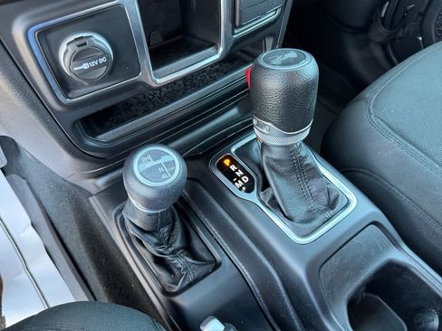 Used 2022 Jeep Wrangler Unlimited Sport image 28