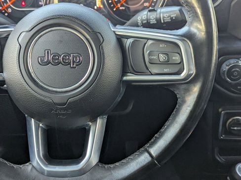 Used 2019 Jeep Wrangler Unlimited Sahara image 22