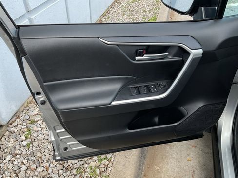 Used 2025 Toyota RAV4 XLE image 13