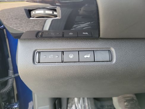 Used 2026 Nissan Pathfinder SV AWD/4WD image 17