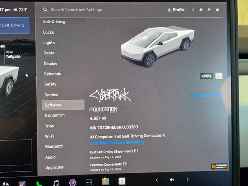 Used 2024 Tesla Cybertruck AWD Crew Cab image 37