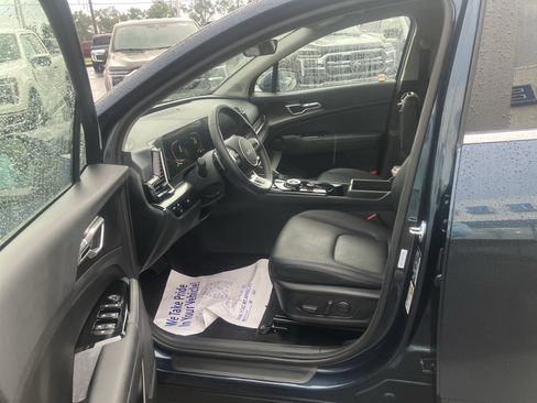 Used 2025 Kia Sportage EX AWD/4WD image 17