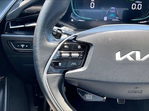 Used 2023 Kia Niro SX Touring FWD image 11