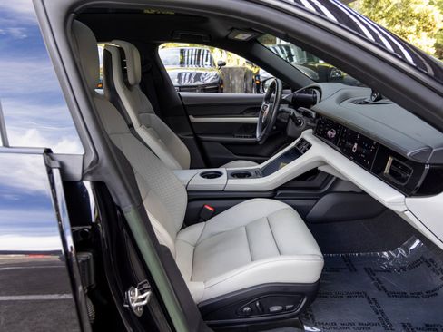 Certified 2022 Porsche Taycan 4 Cross Turismo image 53