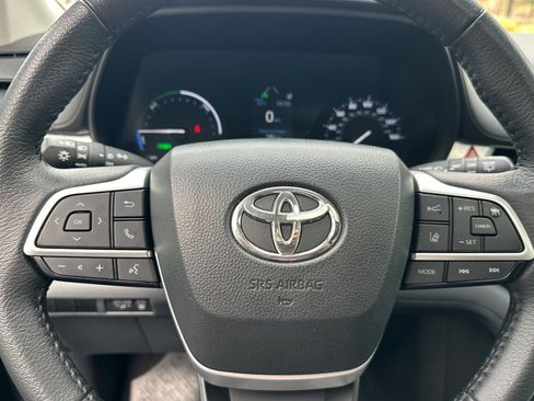 Used 2024 Toyota Sienna XLE image 36