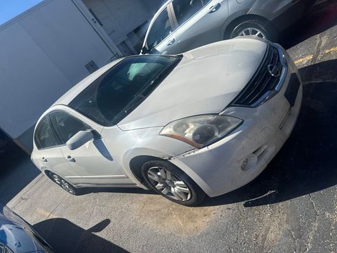 Used 2011 Nissan Altima 2.5 S FWD image 2