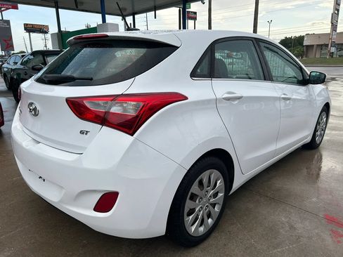 Used 2017 Hyundai Elantra GT FWD image 5