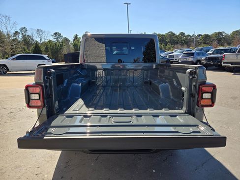 New 2026 Jeep Gladiator Sahara image 27