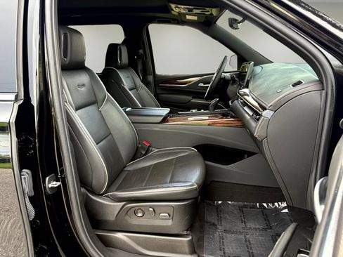 Certified 2024 Cadillac Escalade ESV Premium Luxury RWD image 18