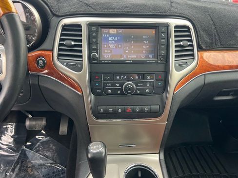 Used 2013 Jeep Grand Cherokee Overland image 38