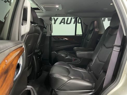 Used 2016 Cadillac Escalade Premium image 30