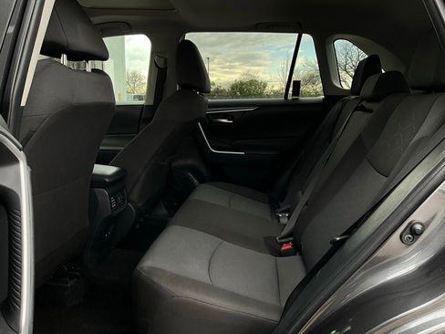 Used 2025 Toyota RAV4 XLE image 12