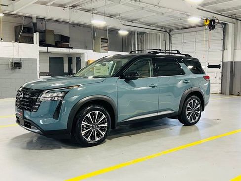 New 2026 Nissan Pathfinder Platinum FWD image 16