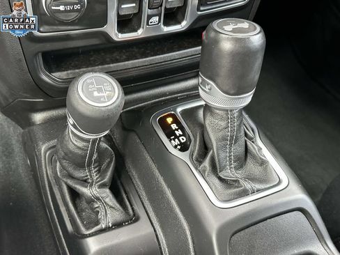 Used 2024 Jeep Wrangler Unlimited Sahara w/ Technology Group AWD/4WD image 29