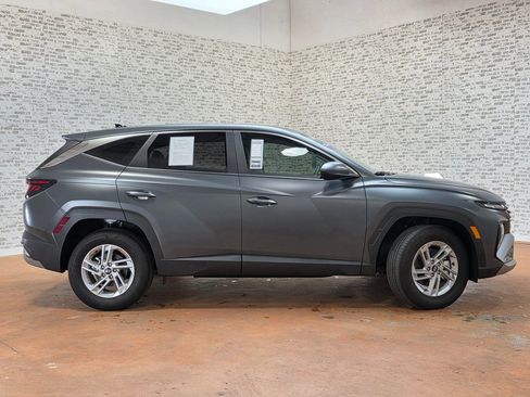 Certified 2025 Hyundai Tucson SE image 9