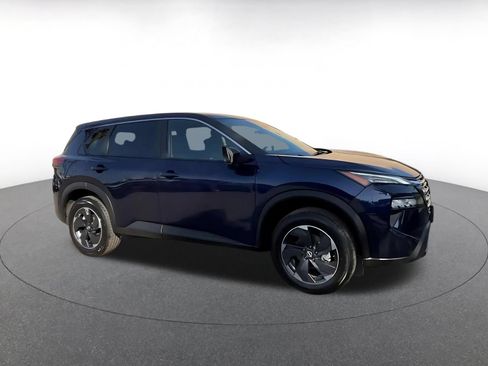Used 2025 Nissan Rogue SV AWD/4WD image 2