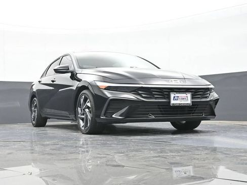 Used 2025 Hyundai Elantra SEL FWD image 52
