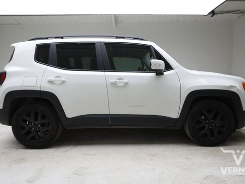 Used 2017 Jeep Renegade Altitude FWD image 5