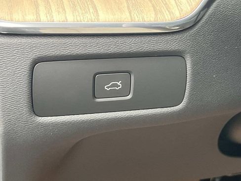 New 2026 Volvo XC60 B5 Plus w/ Climate Package image 23