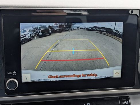 Used 2025 Toyota Camry SE image 18