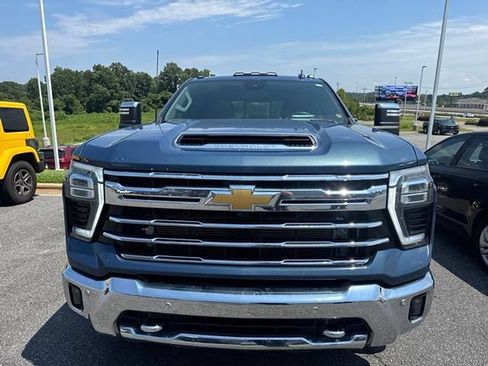 Used 2024 Chevrolet Silverado 3500 LTZ w/ LTZ Plus Package AWD/4WD image 2