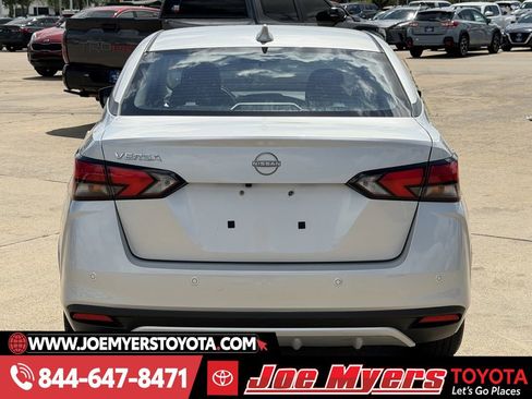 Used 2025 Nissan Versa SV image 8