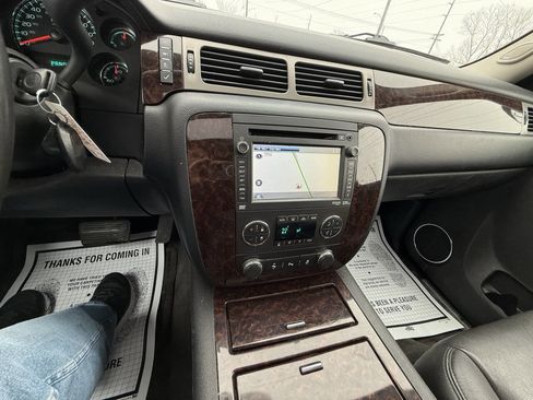 Used 2014 GMC Yukon XL Denali image 27