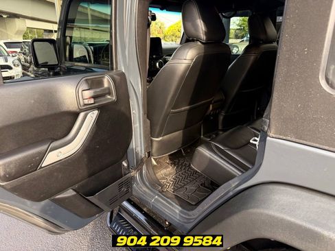 Used 2017 Jeep Wrangler Unlimited Rubicon AWD/4WD image 24