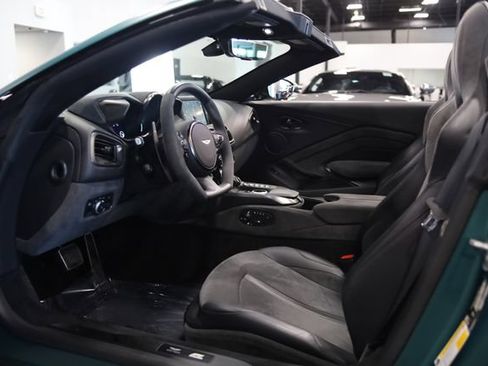 Used 2023 Aston Martin V8 Vantage Roadster RWD image 10