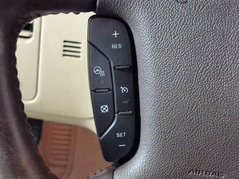 Used 2010 Buick Lucerne CXL FWD image 12