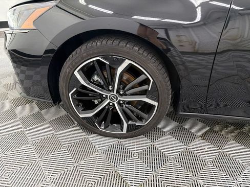 Used 2024 Nissan Altima 2.5 SR w/ SR Premium Package FWD image 11