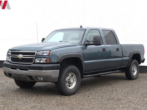 Used 2006 Chevrolet Silverado 2500 LT w/ Heavy-Duty Power Package image 8