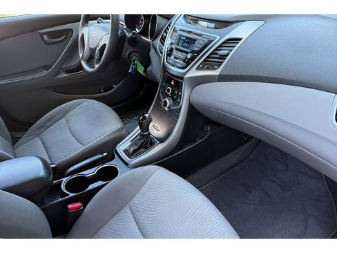 Used 2016 Hyundai Elantra SE FWD image 17
