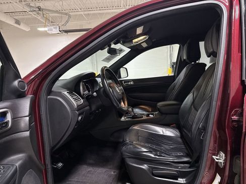 Used 2018 Jeep Grand Cherokee Laredo AWD/4WD image 19