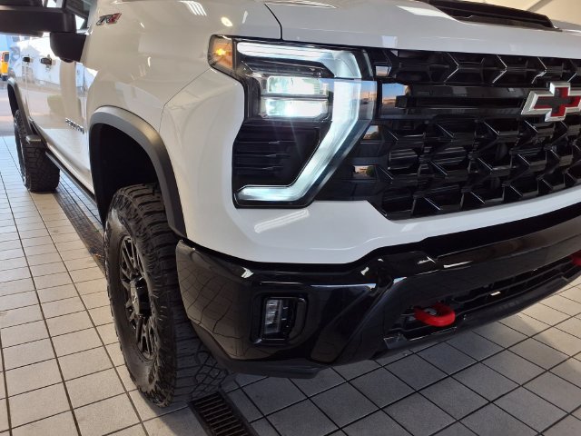 Used 2024 Chevrolet Silverado 2500 ZR2 w/ Technology Package AWD/4WD image 29