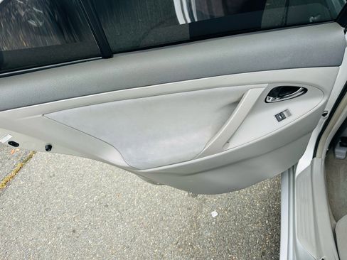 Used 2010 Toyota Camry LE image 18