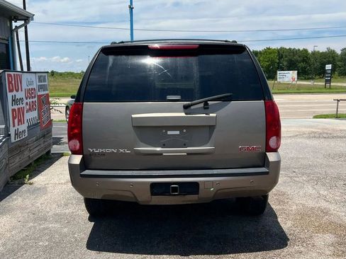 Used 2007 GMC Yukon XL SLT w/ SLT Preferred Equipment Group image 7