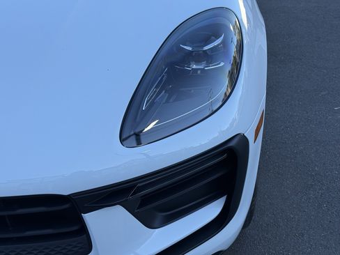 Used 2025 Porsche Macan image 11