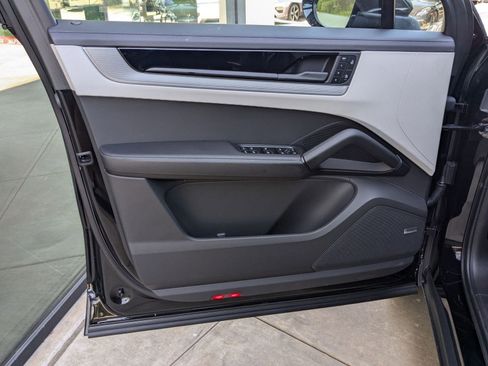 Certified 2025 Porsche Cayenne image 13