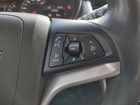 Used 2021 Chevrolet Trax LT w/ LT Convenience Package FWD image 16